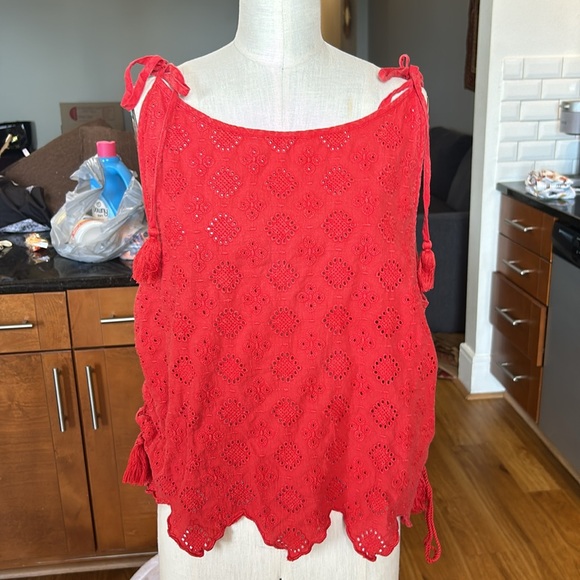 Summer Eyelet Top w/ tassles, adjustable sides and straps - Picture 2 of 2